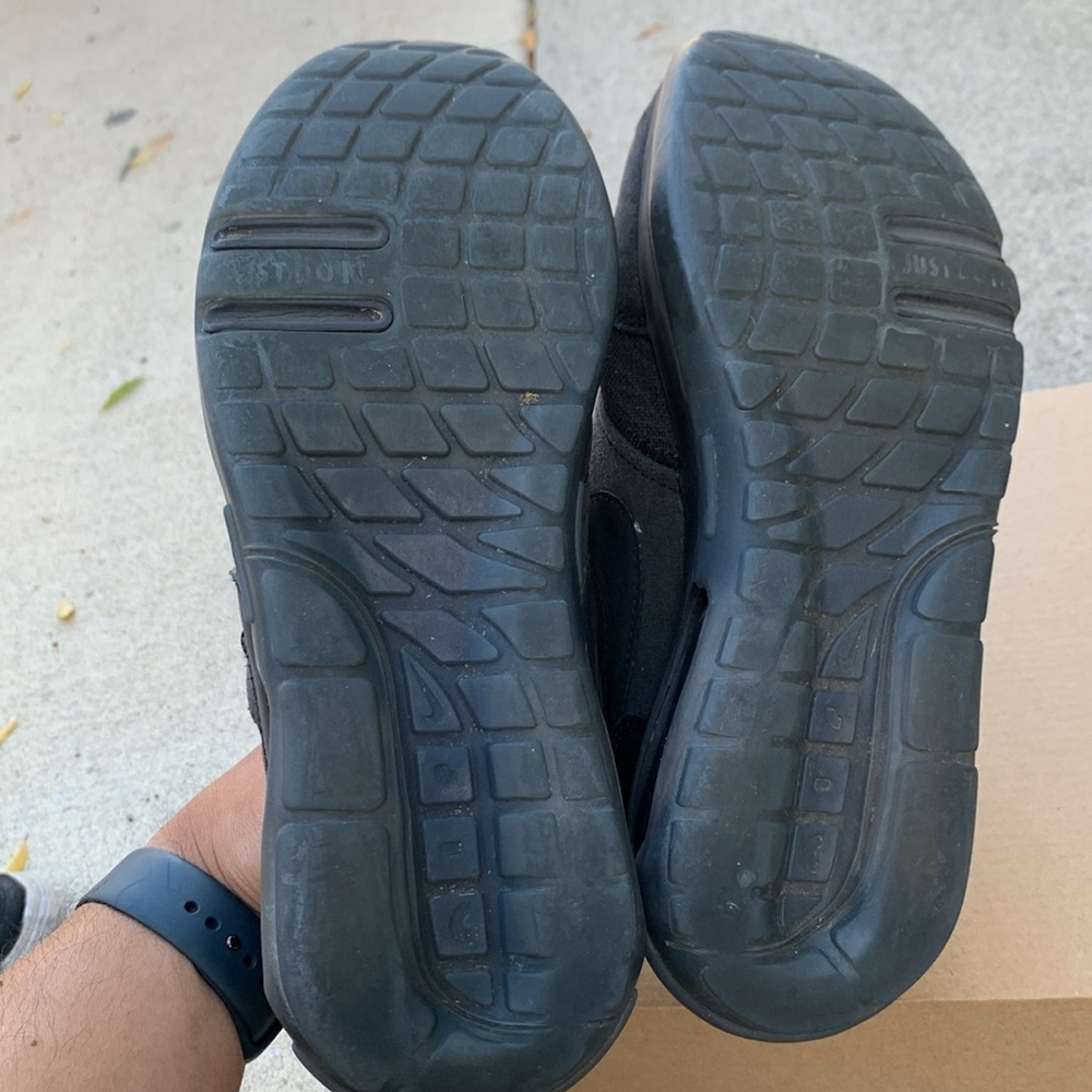 Nike Kids Black Sneakers - Youth Size 5.5 - Picture 9 of 10